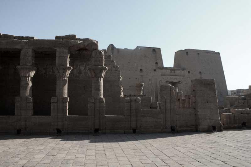 65-Edfu,tempio di Horus,29 luglio 2009.jpg